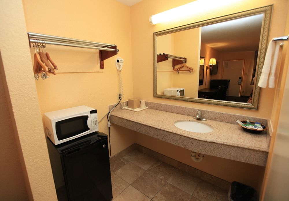 Palace Inn Rosenberg Room photo